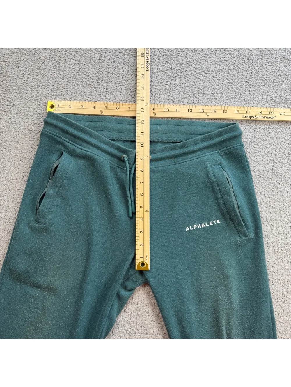 Alphalete Mens M Short Green Premium Joggers Sweatpants Athletic Gym Fitness 27